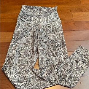Snake print leggings